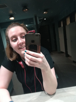 1st sweaty post gym selfie, and yes I'm propping myself up on that counter don't let my smile fool y