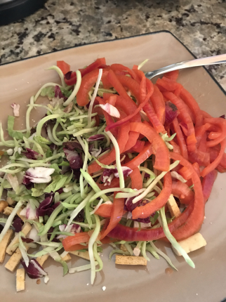 Mediterranean salad with pickled onions