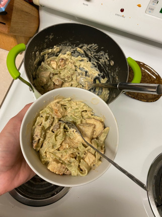 Last night’s dinner: Chicken breast, Alfredo and spinach noodles!! Yum! :yum: