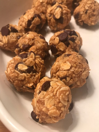Snowed in and outta baking ingredients - so I made this healthier treat! Recipe in comments :blush:.