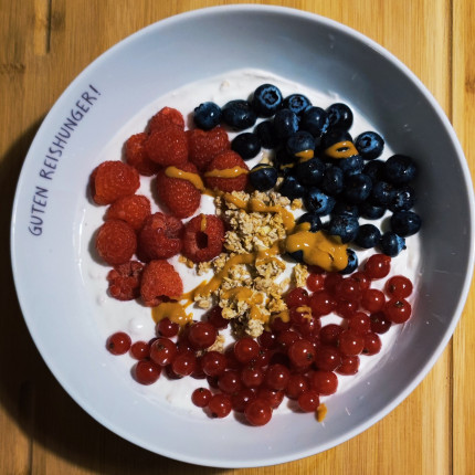 Having some nice breakfast this morning! Some low fat quark and greek yoghurt with oats, berries and