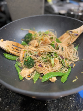 I bought myself a Breville Hot Wok. My first foray into stir frying. Used about 2tbs oil for 3 ser