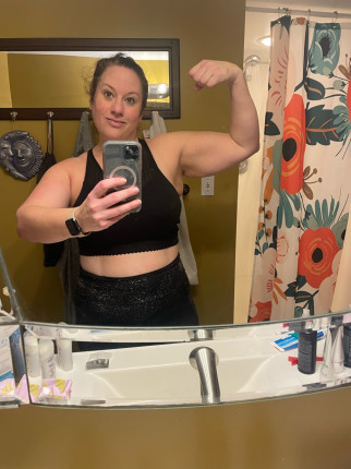 Flex Friday! Gotta say I’m pretty darn proud of these arms, this body, for 43 and a mom of 6yo twins