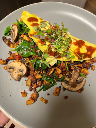 I feel like I’m winning at veggies most the last few days!! Tonight’s dinner, I had leftover of Ilan