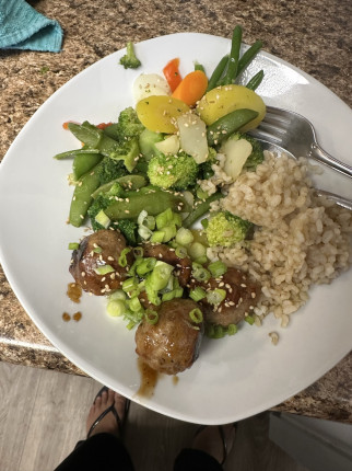 Chicken teriyaki meatballs, brown rice and veggies :yum: