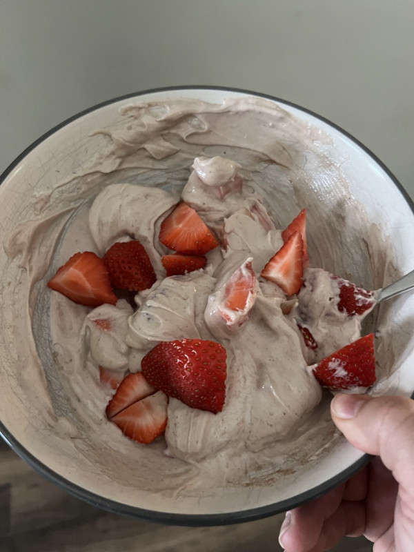 For nutrition week I’m sharing my favourite protein packed breakfast. Plain Greek yogurt(19g protein