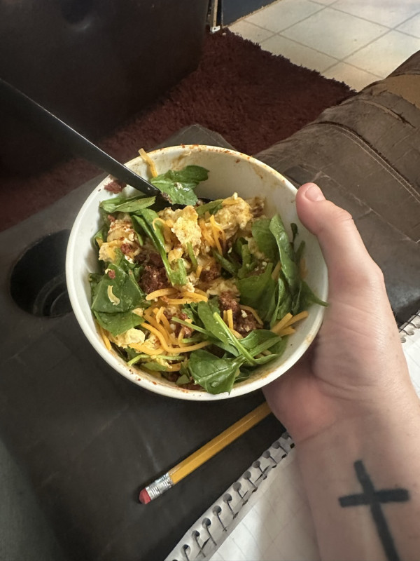 Chorizo, eggs, cheese and spinach. 490cals, 34g protein