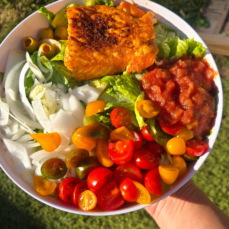 Dinner tonight was a blackened salmon salad! I was super hungry so love having big volume salads for