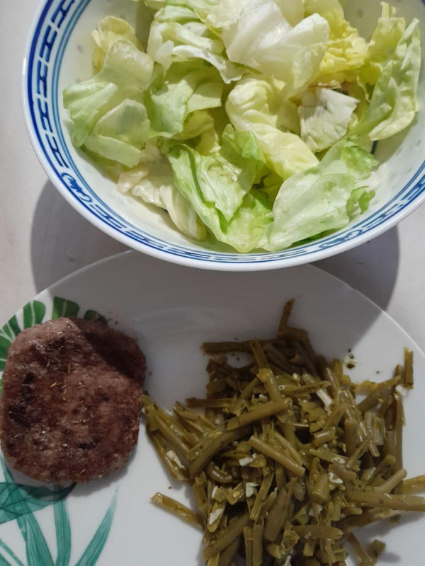 Hello, lettuce, green beans, beef.