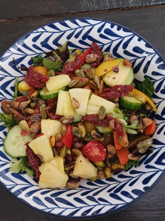 Day 1 of my three day cleanse. So far so good. Breakfast hot water with lemon jiuce and 1 tsp olive