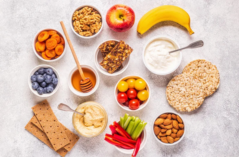 Build a Better Snack ?🍎A satisfying snack often includes two things: 💪 Protein 🌾 FiberSome examples: