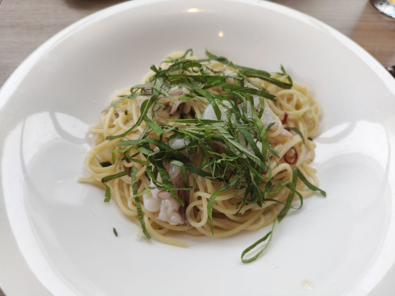 Avoiding cream and meat helps keep the calories relatively low. This is octopus spaghetti topped wit