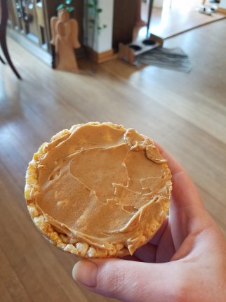 Love to eat rice cakes with peanut butter... so yum!!