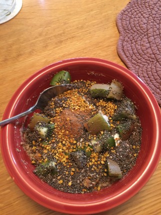 Breakfast of champion - me! Bob's red mill 10 grain hot cereal (10 gm fiber!!!), 1 kiwi w skin (gave